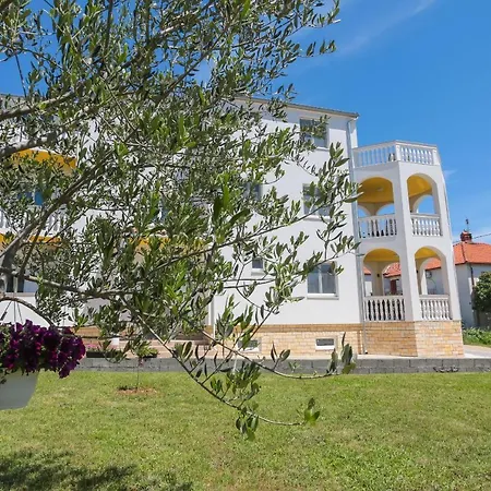 Apartment Masline